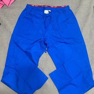 Women’s blue petite medium scrub pants never worn tags taken off to wash